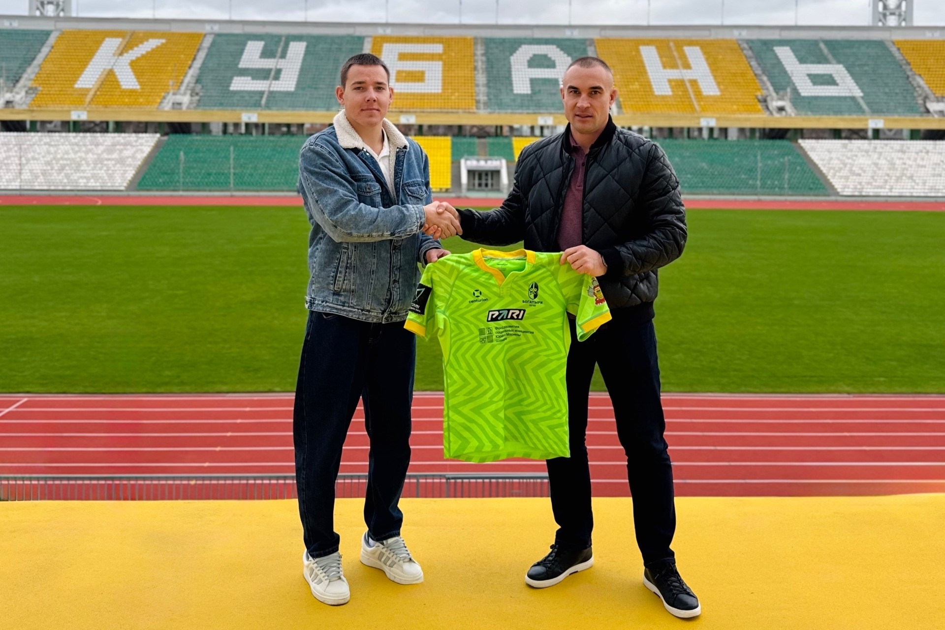 «Богатыри» переподписали Комкова и Суховия